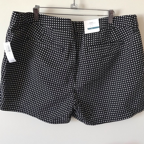 Old Navy polka dot shorts. Brand new. Size 16. - Picture 2 of 6